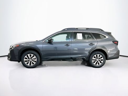 Used 2023 Subaru Outback Premium image 4