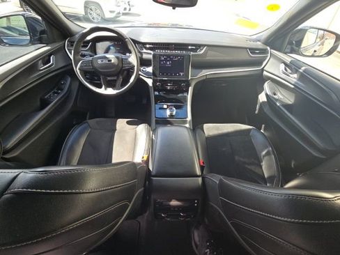 Used 2024 Jeep Grand Cherokee L Laredo image 14