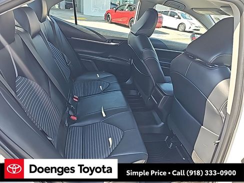 Used 2022 Toyota Camry SE image 16
