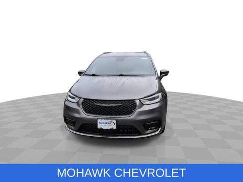 Used 2022 Chrysler Pacifica Touring-L w/ S Appearance Package AWD/4WD image 3
