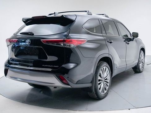 Used 2022 Toyota Highlander Platinum image 5
