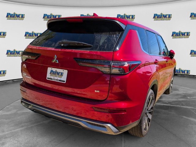 Used 2025 Mitsubishi Outlander SE FWD image 3