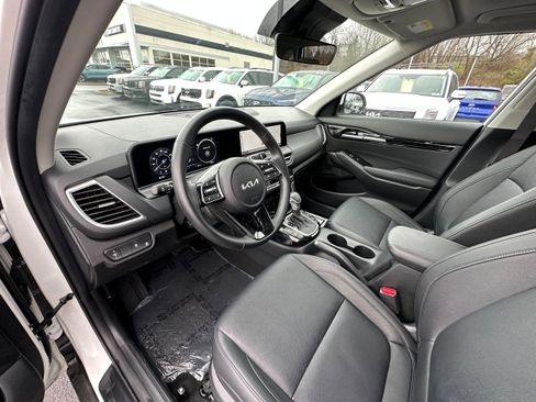 Used 2024 Kia Seltos EX image 24