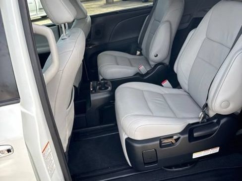 Used 2019 Toyota Sienna Limited Premium FWD image 20