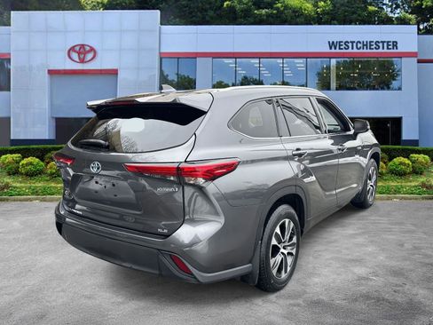 Certified 2021 Toyota Highlander XLE image 7