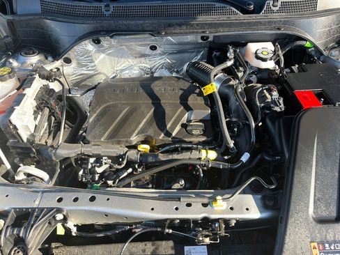 Used 2025 Chevrolet Trax LT w/ LT Convenience Package image 32