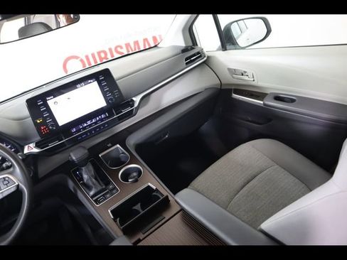 Used 2021 Toyota Sienna LE image 30