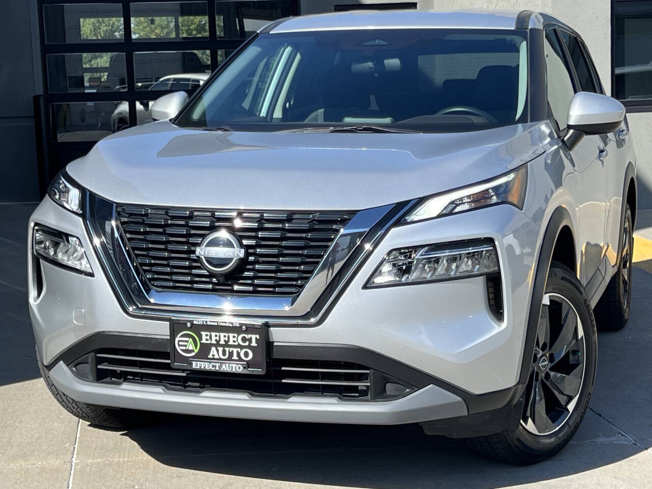 Used 2023 Nissan Rogue SV AWD/4WD image 3