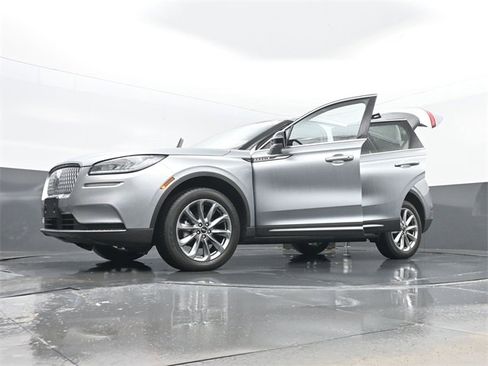 Used 2022 Lincoln Corsair AWD w/ Premium Package image 38