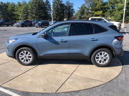 Used 2025 Ford Escape Active w/ Cold Weather Package image 2