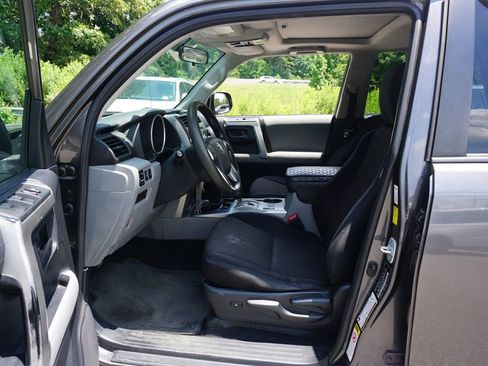 Used 2010 Toyota 4Runner SR5 AWD/4WD image 2