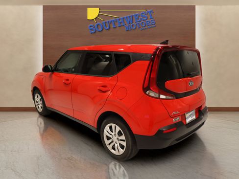 Used 2021 Kia Soul LX image 2