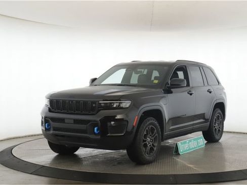 Used 2025 Jeep Grand Cherokee Trailhawk w/ Advanced Protech Group II image 10