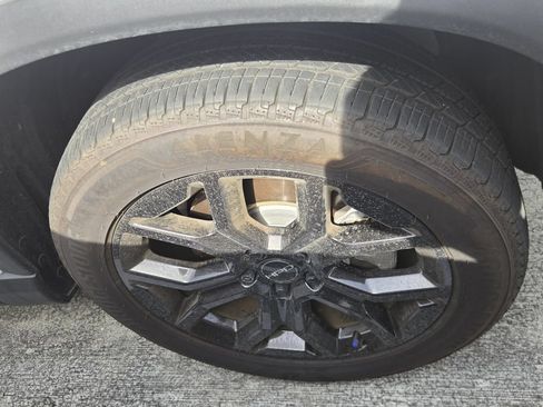 Used 2025 Honda Pilot Touring image 8
