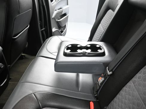 Used 2018 Chevrolet Colorado Z71 AWD/4WD image 36