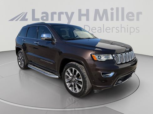 Used 2017 Jeep Grand Cherokee Overland w/ Jeep Active Safety Group RWD image 7