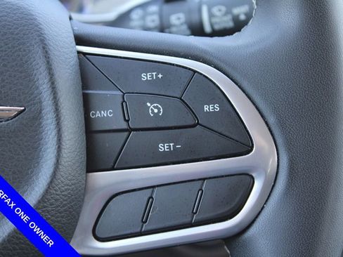 Used 2023 Chrysler Voyager LX image 34