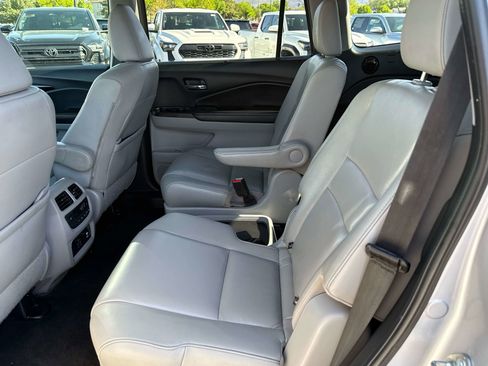 Used 2021 Honda Pilot Touring image 13