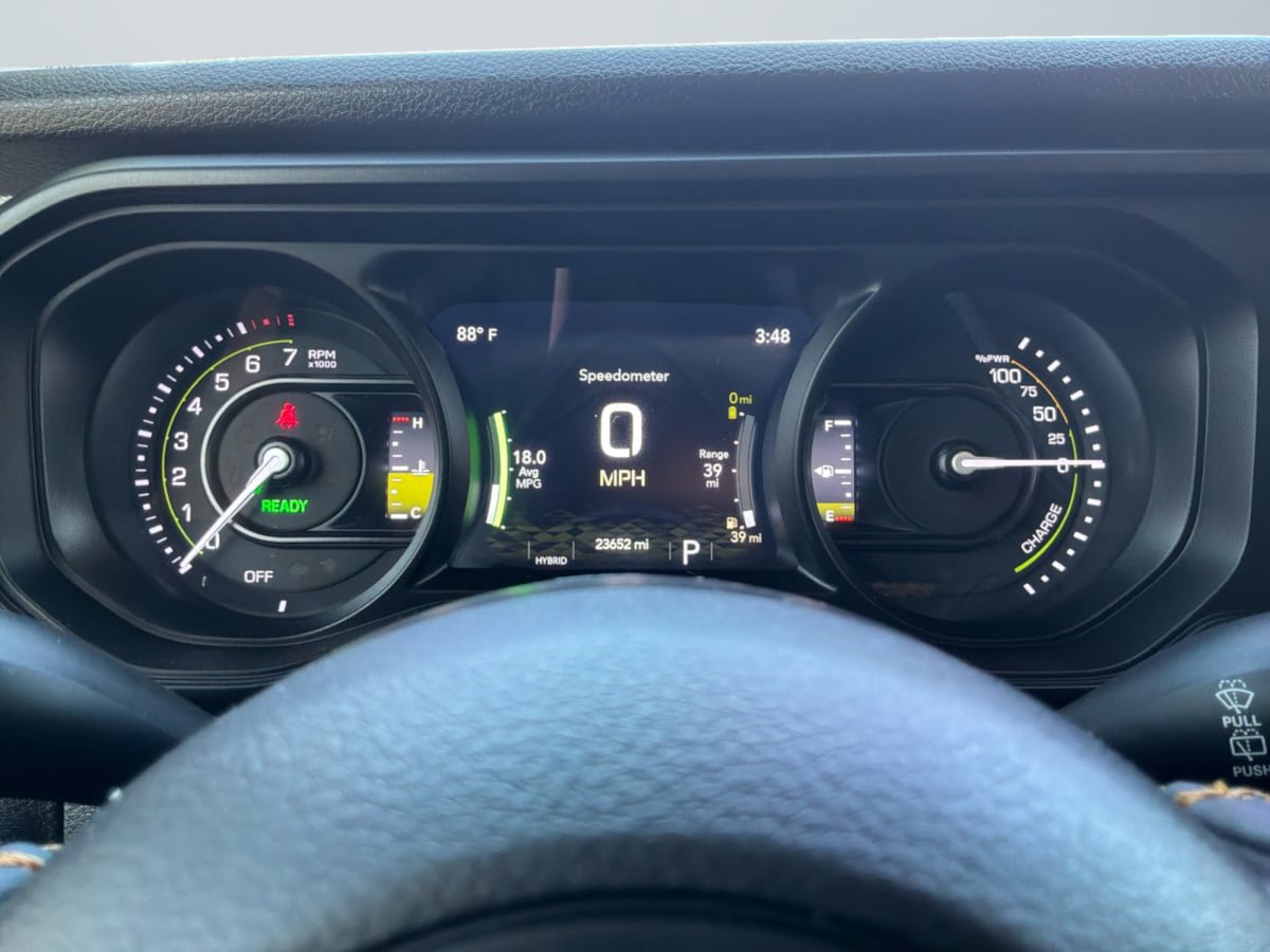 Used 2024 Jeep Wrangler Unlimited w/ Convenience Group AWD/4WD image 12