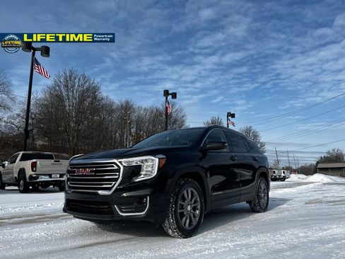 Used 2024 GMC Terrain SLT image 2