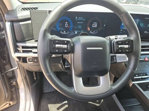 Used 2025 Hyundai Santa Fe SEL FWD image 18