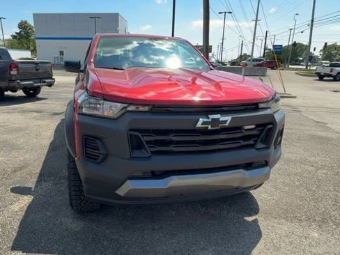 Used 2024 Chevrolet Colorado Trail Boss AWD/4WD image 3