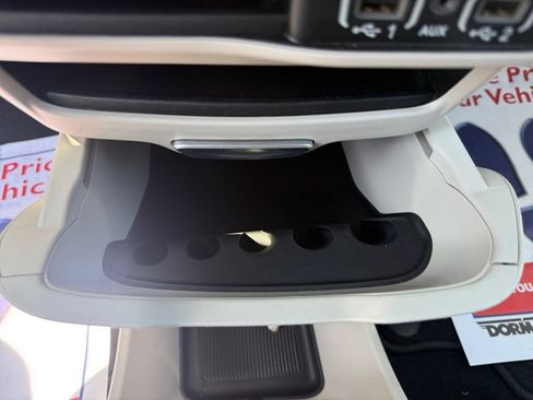 Used 2024 Chrysler Pacifica Touring-L FWD image 37