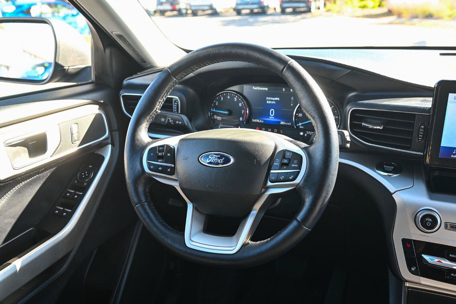 Used 2022 Ford Explorer XLT w/ Equipment Group 202A AWD/4WD image 33