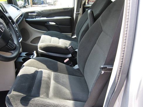 Used 2019 Dodge Grand Caravan SE FWD image 8