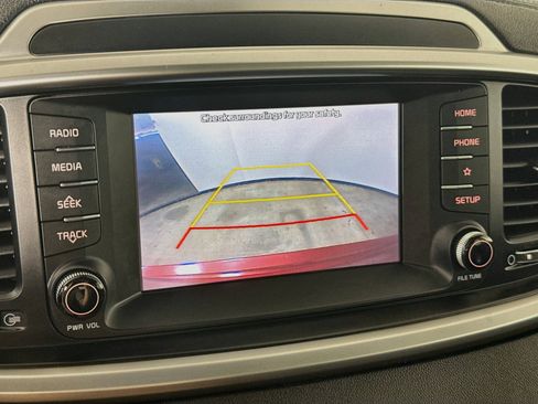 Used 2019 Kia Sorento EX FWD image 14