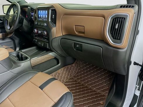 Used 2022 Chevrolet Silverado 1500 High Country w/ Technology Package image 31