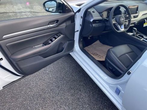 New 2025 Nissan Altima 2.5 SR image 15