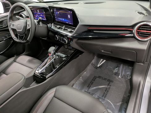 Used 2024 Chevrolet Trax RS w/ Sunroof Package image 29