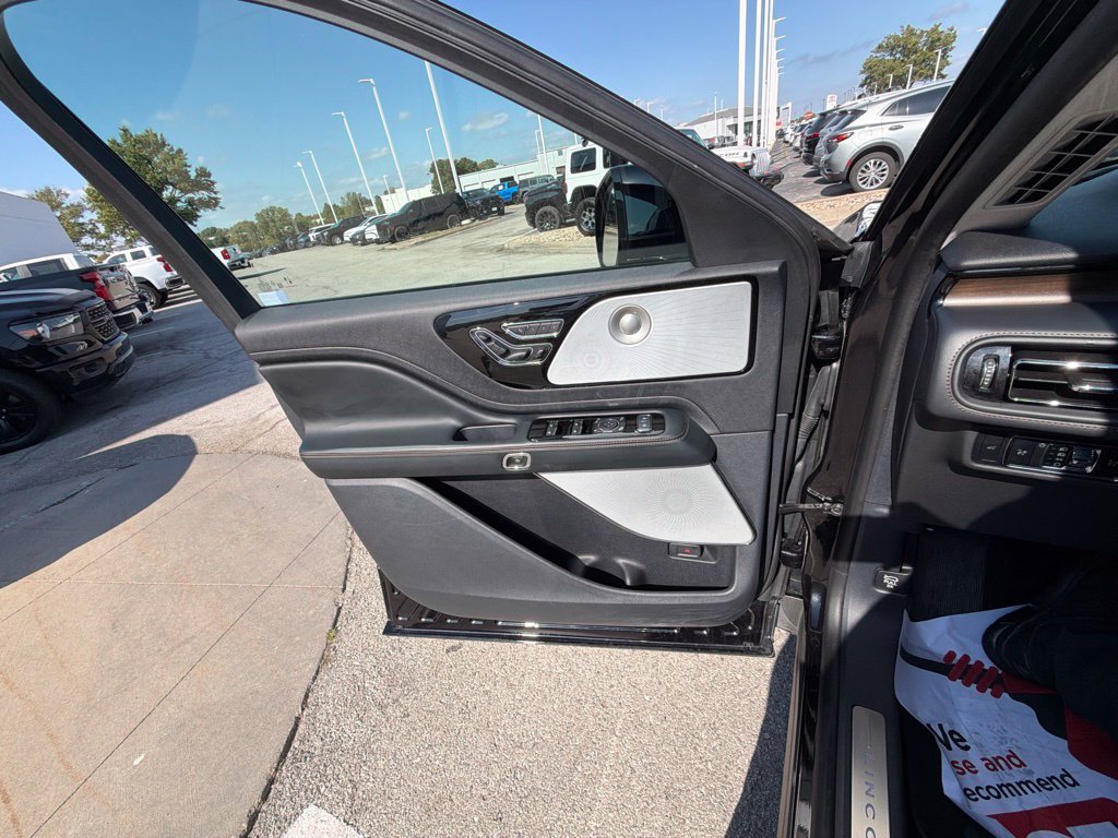 Used 2025 Lincoln Aviator Reserve w/ Equipment Group 201A AWD/4WD image 35