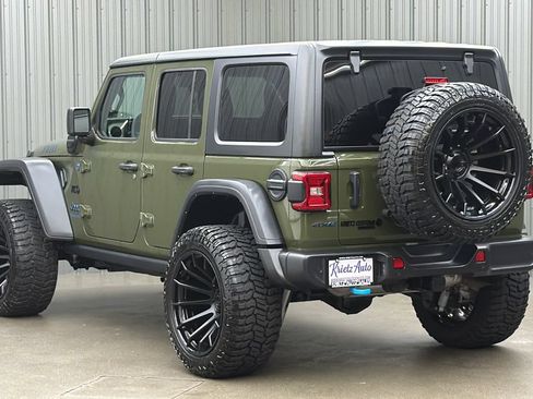 Used 2024 Jeep Wrangler Unlimited AWD/4WD image 3