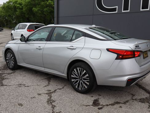 Used 2025 Nissan Altima 2.5 SV AWD/4WD image 6