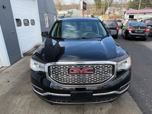 Used 2018 GMC Acadia Denali image 2