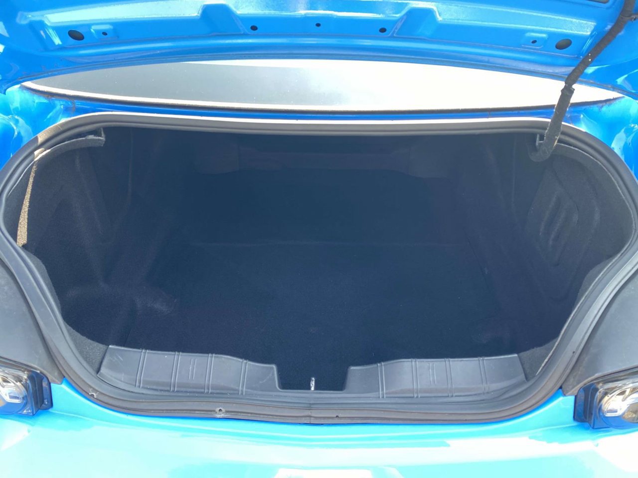 Used 2022 Chevrolet Camaro LT w/ RS Package RWD image 8