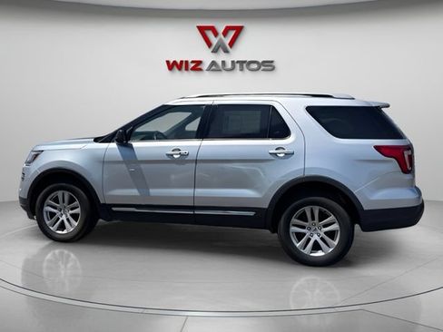 Used 2019 Ford Explorer XLT AWD/4WD image 2
