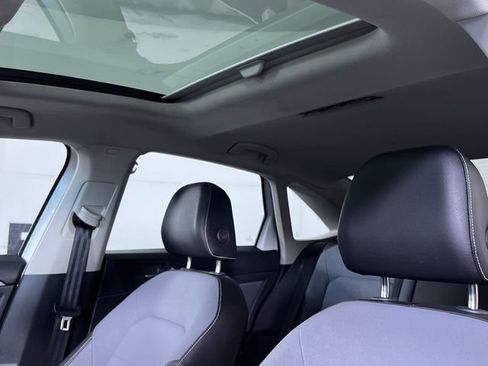 Used 2025 Volkswagen Jetta SE w/ Sunroof Package image 21