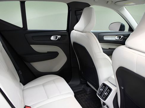 New 2026 Volvo XC40 B5 Ultra w/ Protection Package Premier image 32