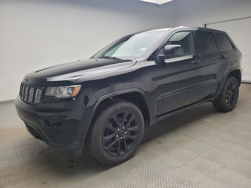 Used 2020 Jeep Grand Cherokee Altitude image 2