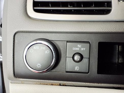Used 2014 Chevrolet Suburban LT RWD image 16