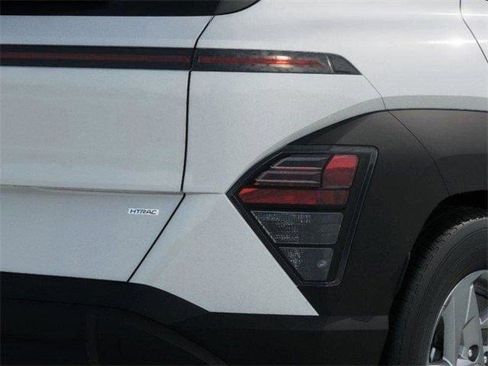 Certified 2025 Hyundai Kona SE image 13