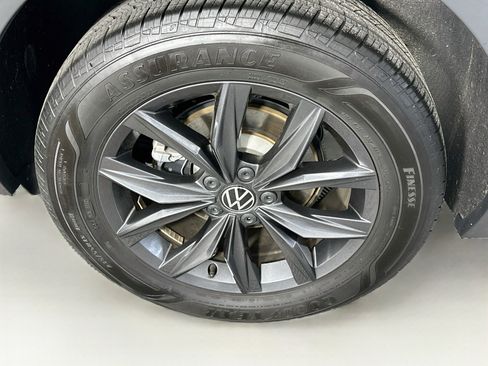 Used 2023 Volkswagen Tiguan SE FWD image 11