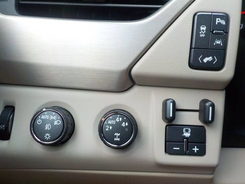 Used 2016 GMC Yukon Denali w/ Open Road Package AWD/4WD image 19
