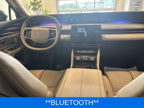 Certified 2025 Lincoln Nautilus Reserve AWD/4WD image 9