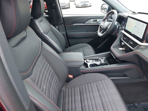 Used 2025 Ford Explorer ST-Line w/ Premium Package image 10