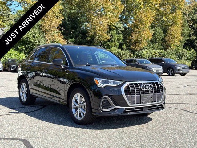 Used 2024 Audi Q3 2.0T Premium w/ Convenience Package AWD/4WD image 3
