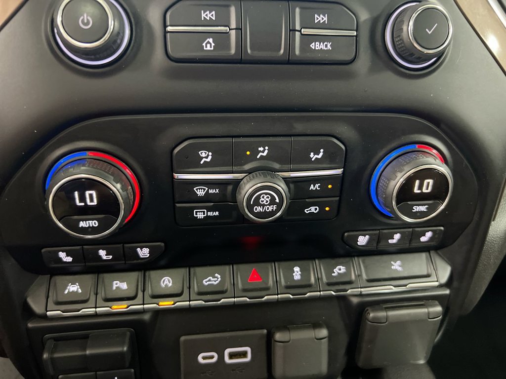 Used 2021 Chevrolet Silverado 1500 High Country w/ Technology Package AWD/4WD image 17